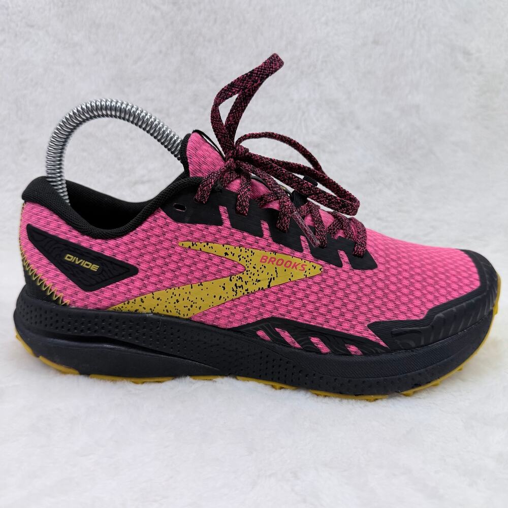 Brooks Divide Womens Trail Running Shoes Pink Black Yellow Size 6 B